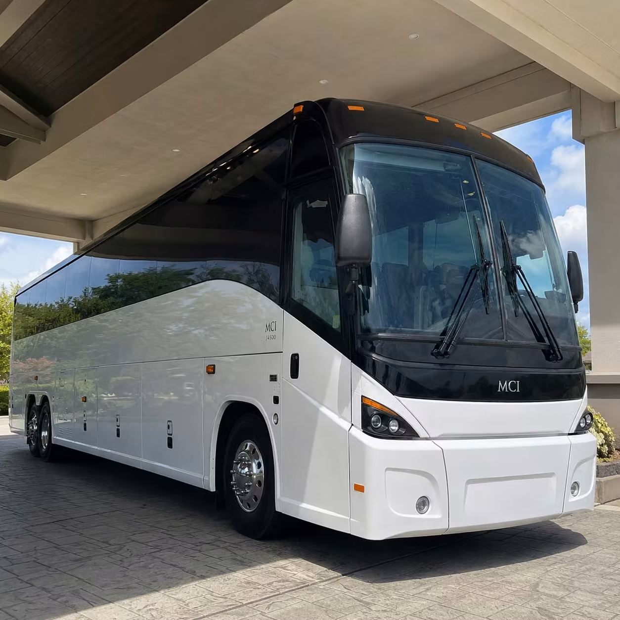 daily commuter shuttle services along the i 5 and sr 14 corridors in santa clarita